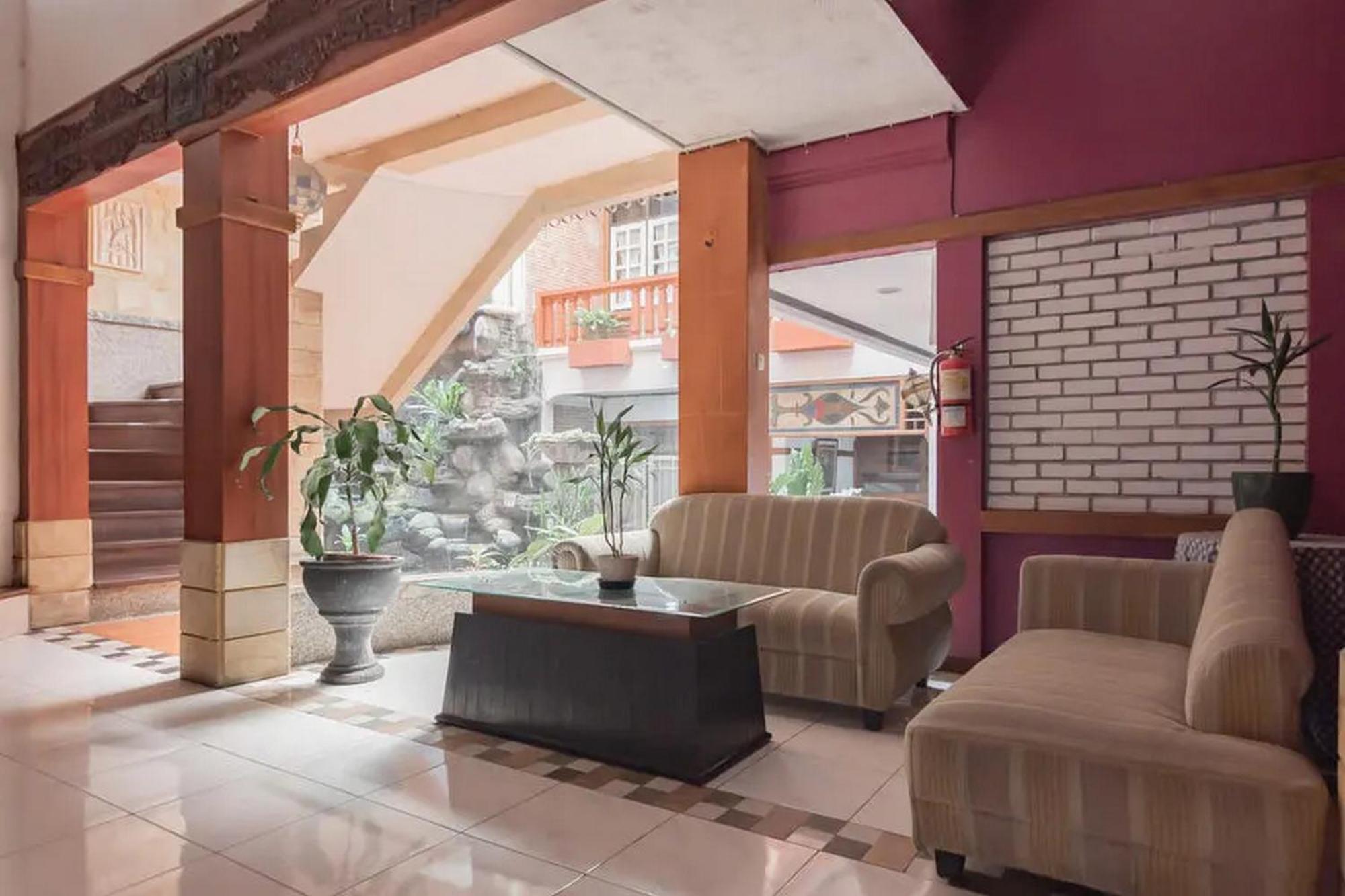 Reddoorz At Arwiga Hotel Near Rs Hasan Sadikin Bandung Exterior foto
