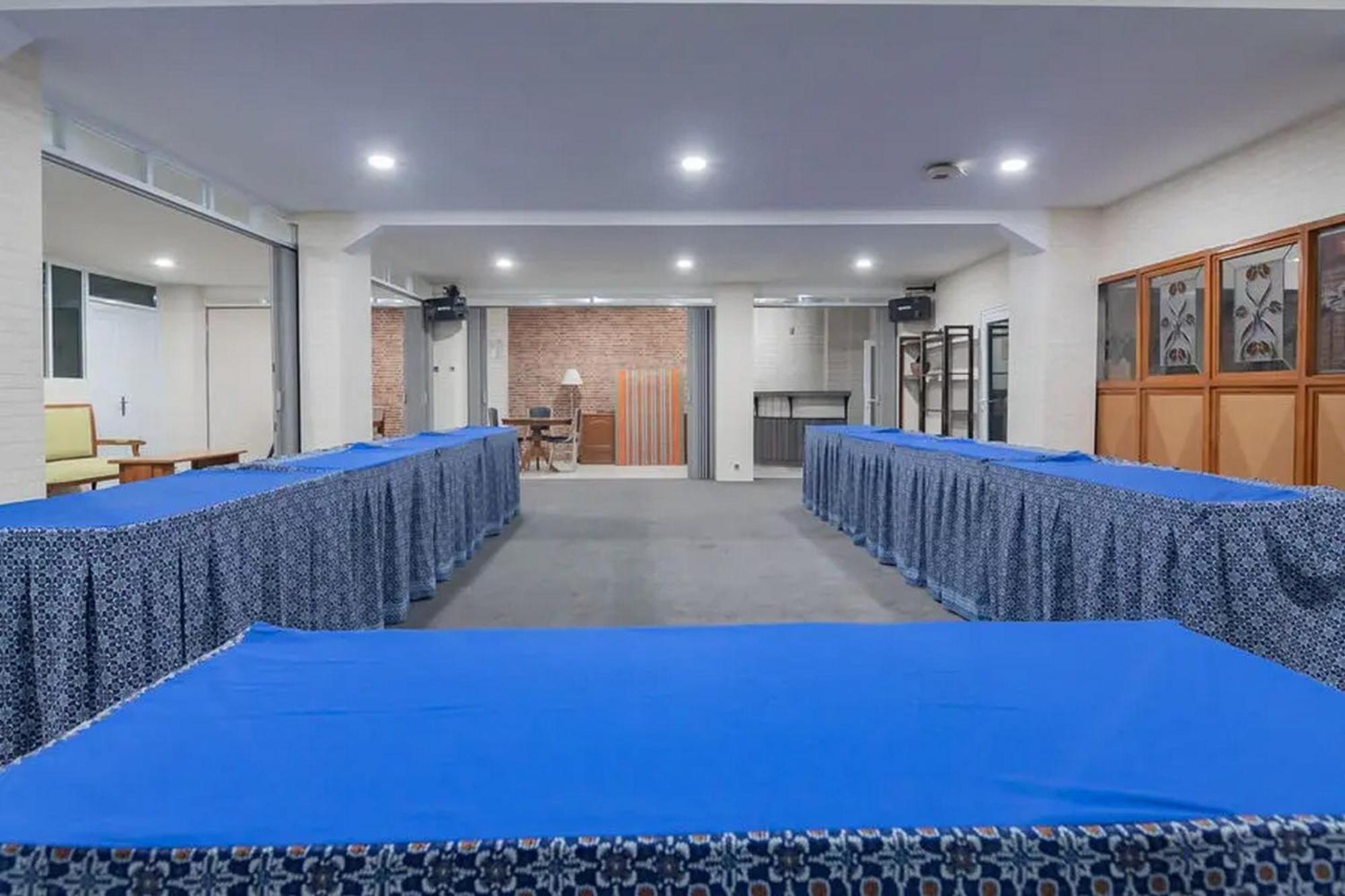 Reddoorz At Arwiga Hotel Near Rs Hasan Sadikin Bandung Exterior foto